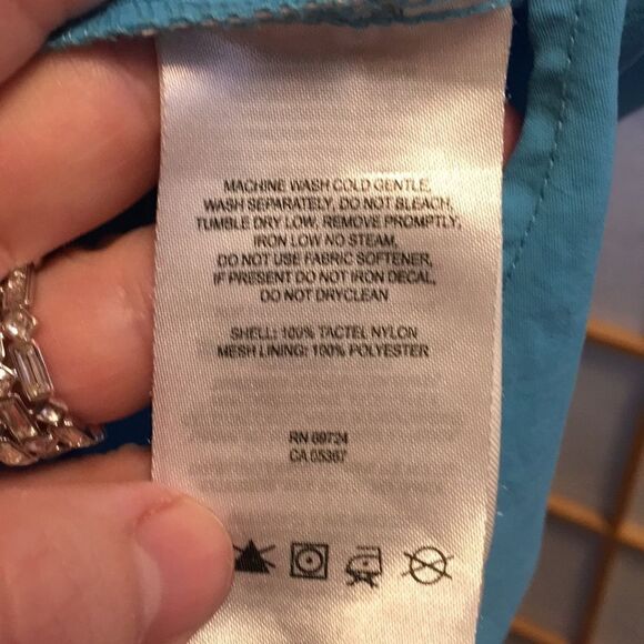 3/$20 Columbia PFG Button Down - Picture 5 of 8